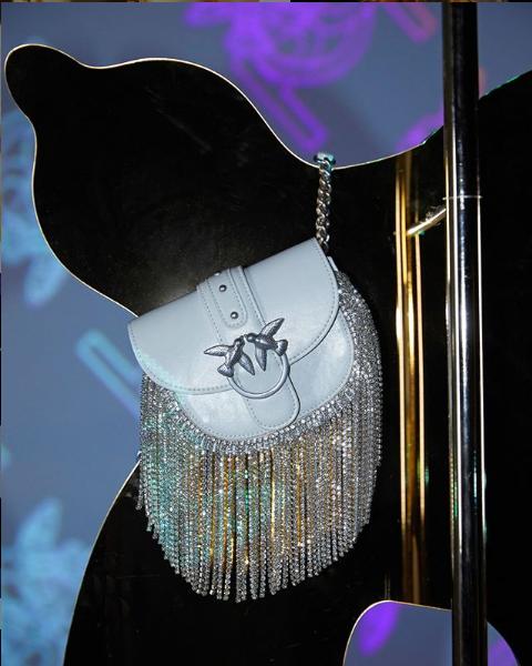 pinko燕子包怎么500块都能买到了,pinko黑色翅膀燕子包2018年款