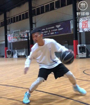 拜佛怎么做才能晃飞对手,拜佛衔接动作过人