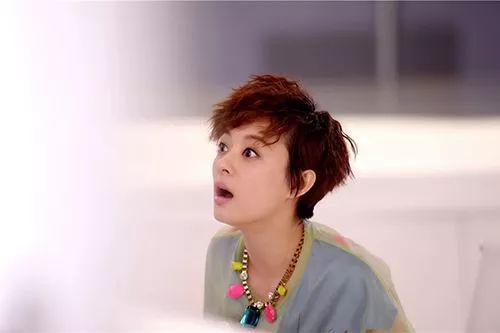 明星卖二手物品争议多,唐嫣吴昕被吐槽,她竟然卖过期产品!