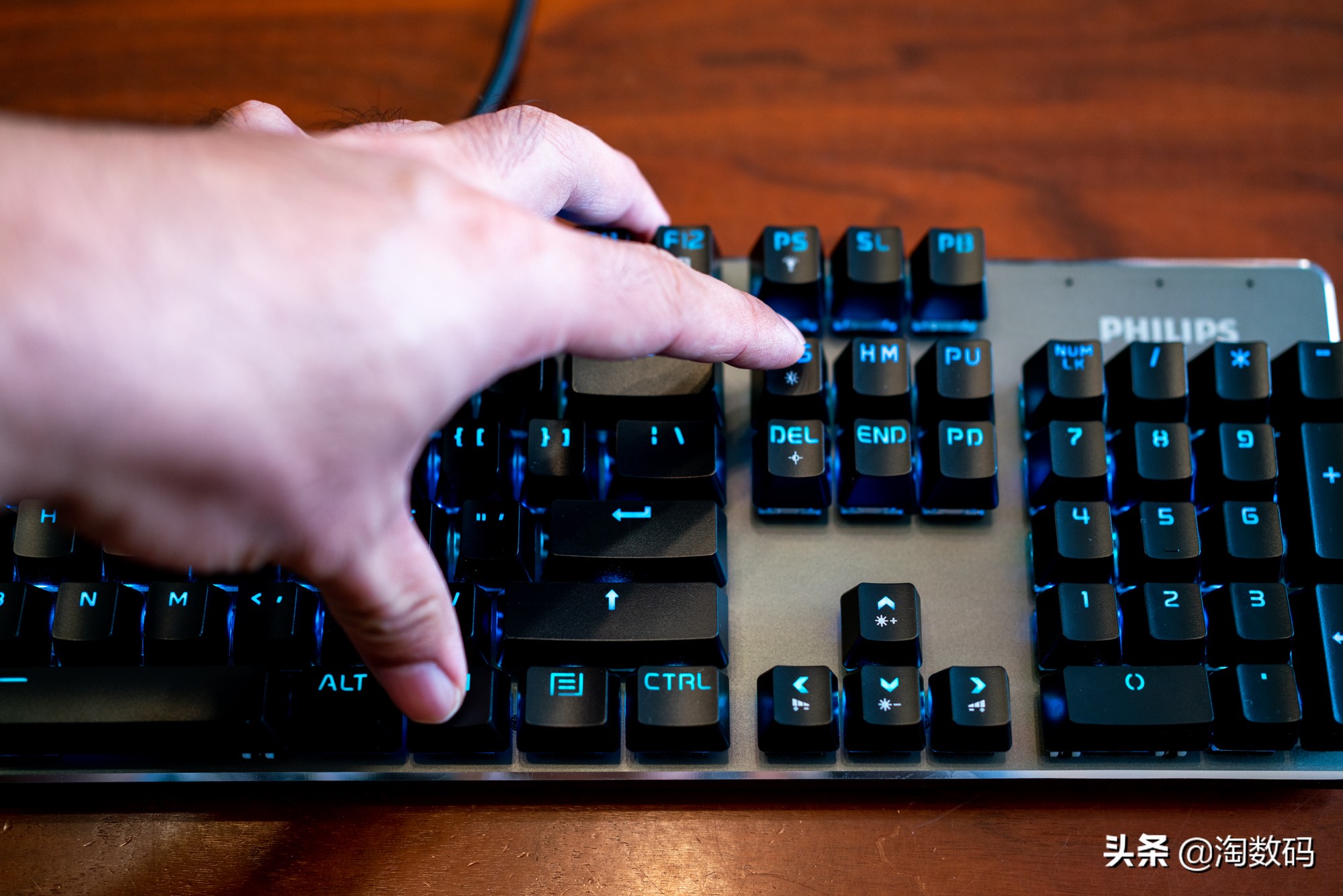 99元捡漏,有什么100多的rgb青轴机械键盘