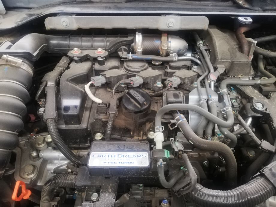 红色机油灯亮了怎么处理,刚换完机油机油灯闪烁怎么回事