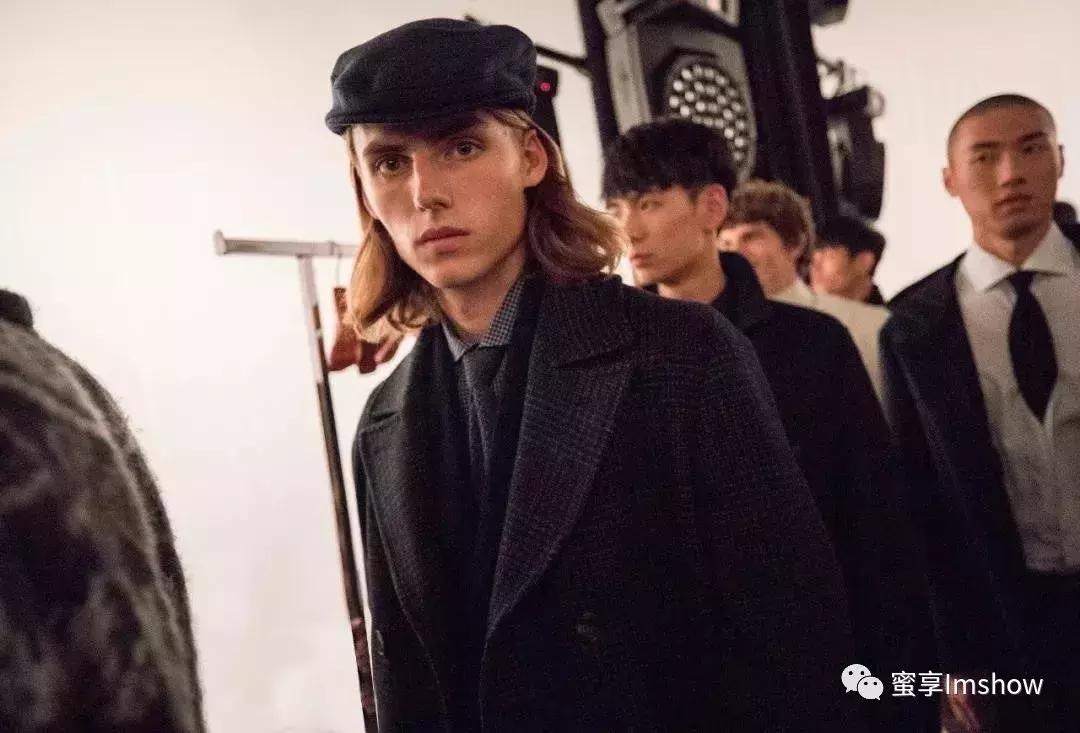 massimodutti类似男装品牌,massimodutti和zara有什么关系