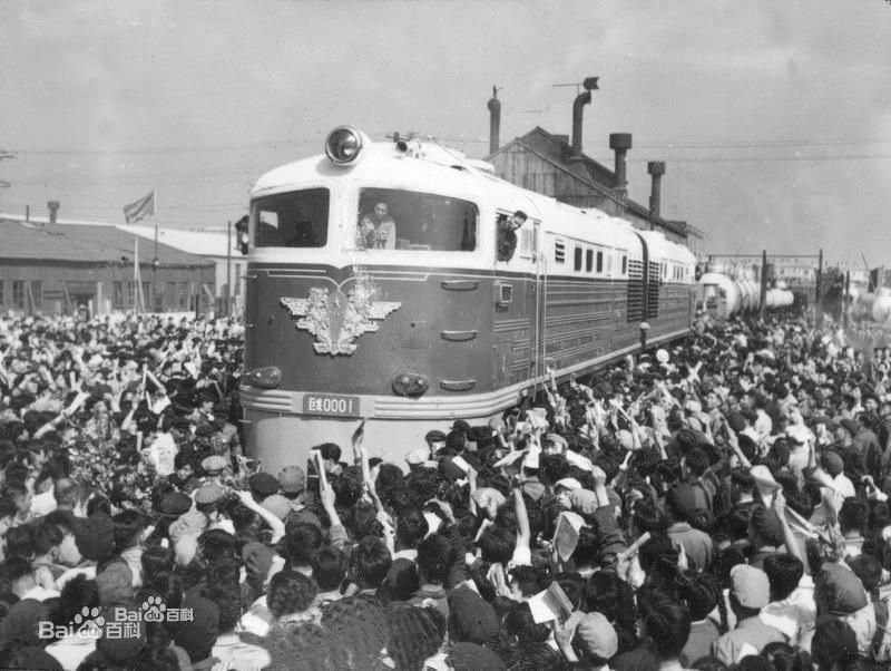 中国第一辆东方红内燃机车,中国第1代内燃机车