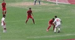 来开心一下,国足让人喷饭的爆笑gif