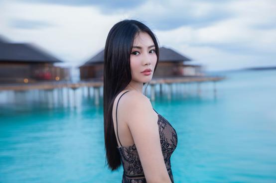 靠身材出道的两字女星,靠身材火的女星