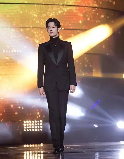 肖战的衣品是自己搭的吗,肖战衣品高清图片