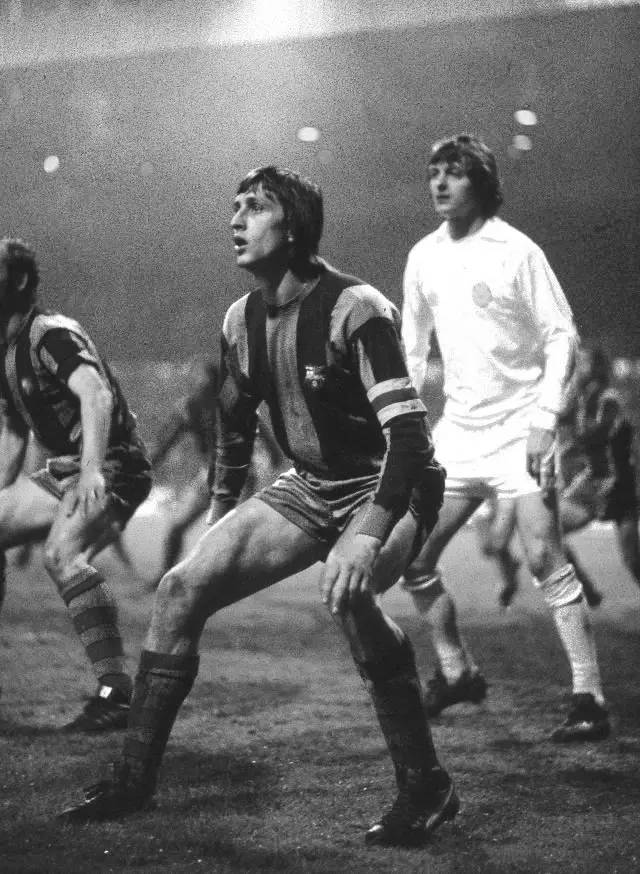 克鲁伊夫为什么是飞翔的荷兰人,足球历史上最强的是克鲁伊夫