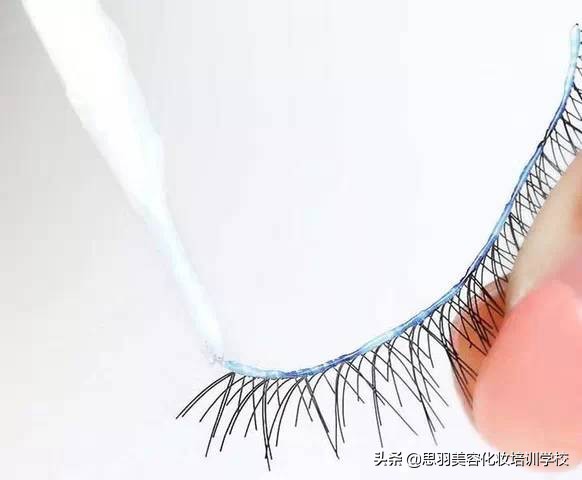 为什么你种的睫毛假性服帖,自己嫁接睫毛闭眼时扎眼怎么回事