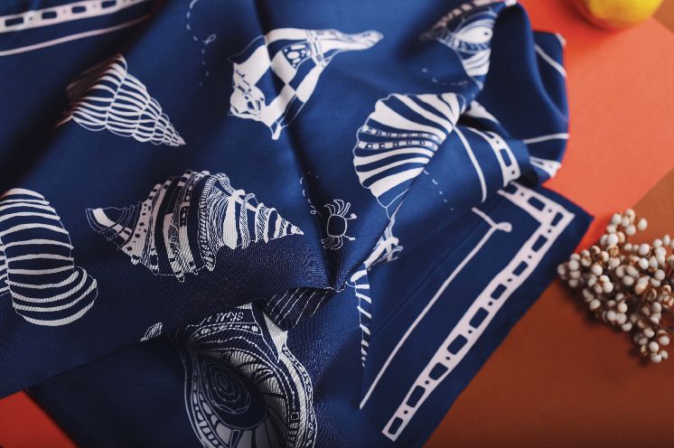 这20款惊艳的蓝色单品看一眼就迷上了。