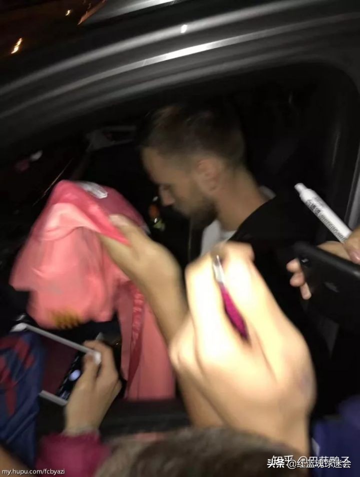 分享如何甘伯城蹲巴萨球员