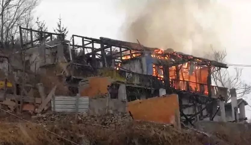 私家车被消防车追尾负全责,湖南消防车刮蹭私家车后续