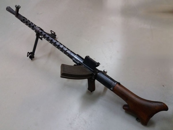 德意志咆哮之火：MG15机枪沉沦记，两个版本同名却不同“根”