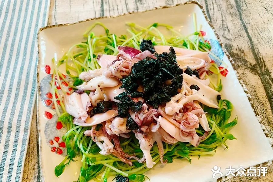 一口吃出巧克力和板栗味，黑蒜是啥“黑”料理圈粉这么多明星？