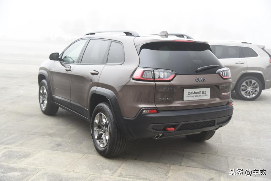 jeep自由光2.0l动力,全新的jeep自由光首要任务