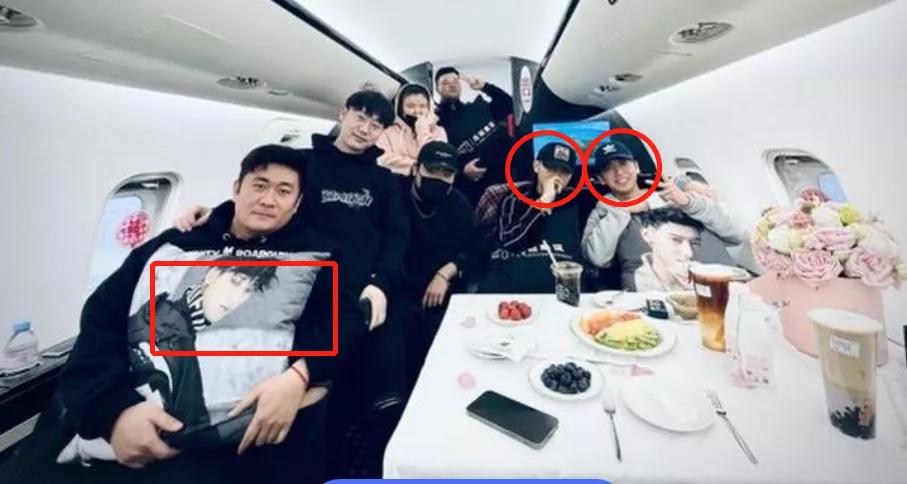 黄子韬高调晒私人飞机事件,黄子韬私人飞机图片
