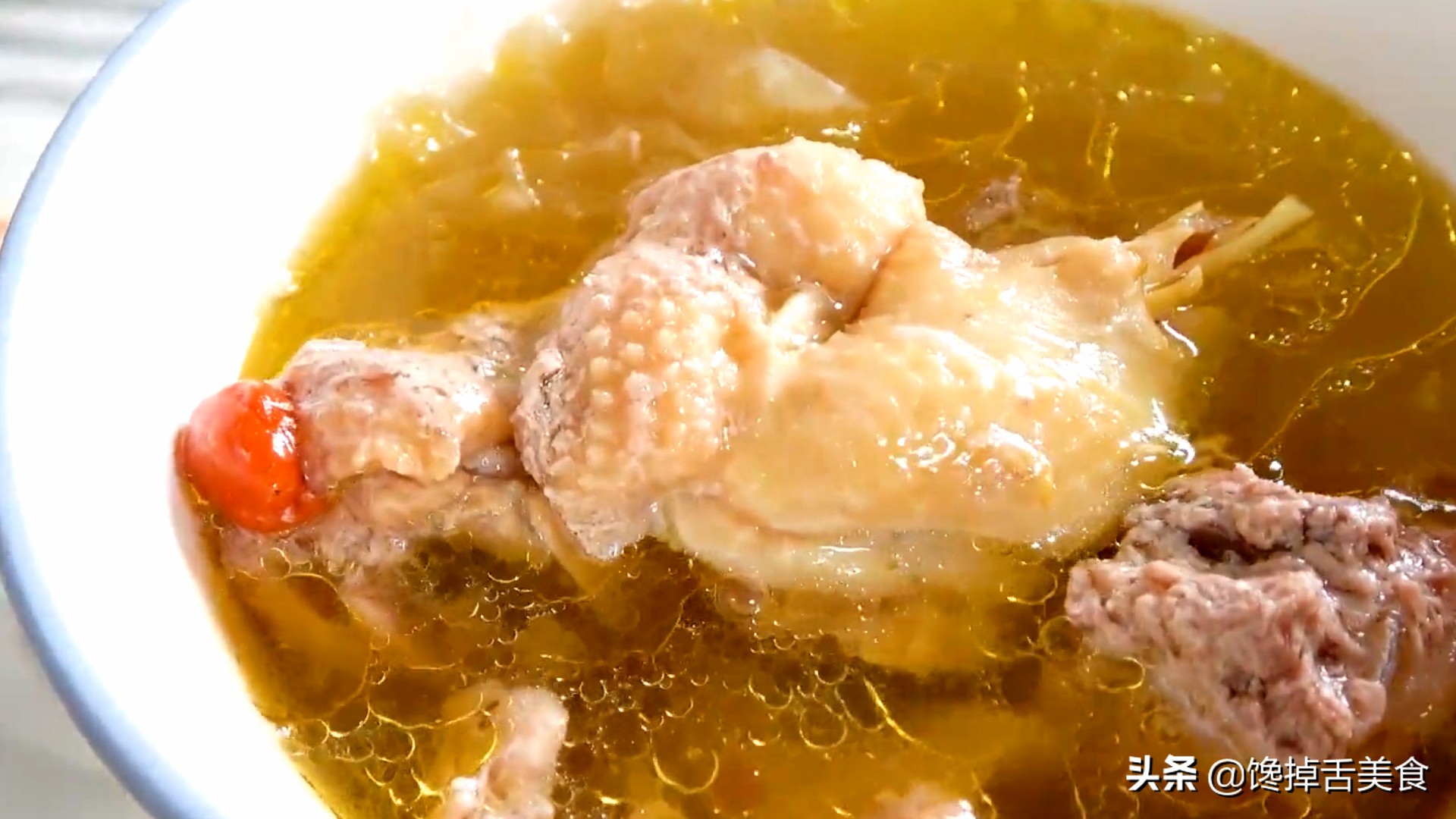 银耳汽锅鸡正宗做法,清凉炖鸡汤的做法大全