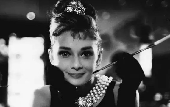 奥黛丽赫本蒂芙尼经典珠宝,迪拜商场蒂芙尼奥黛丽赫本