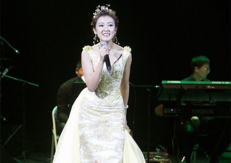 2018陈佳邓丽君歌曲演唱会,陈佳邓丽君2017演唱会又见炊烟