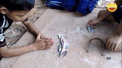 搞笑gif开心一刻,搞笑gif段子妹子你太皮了