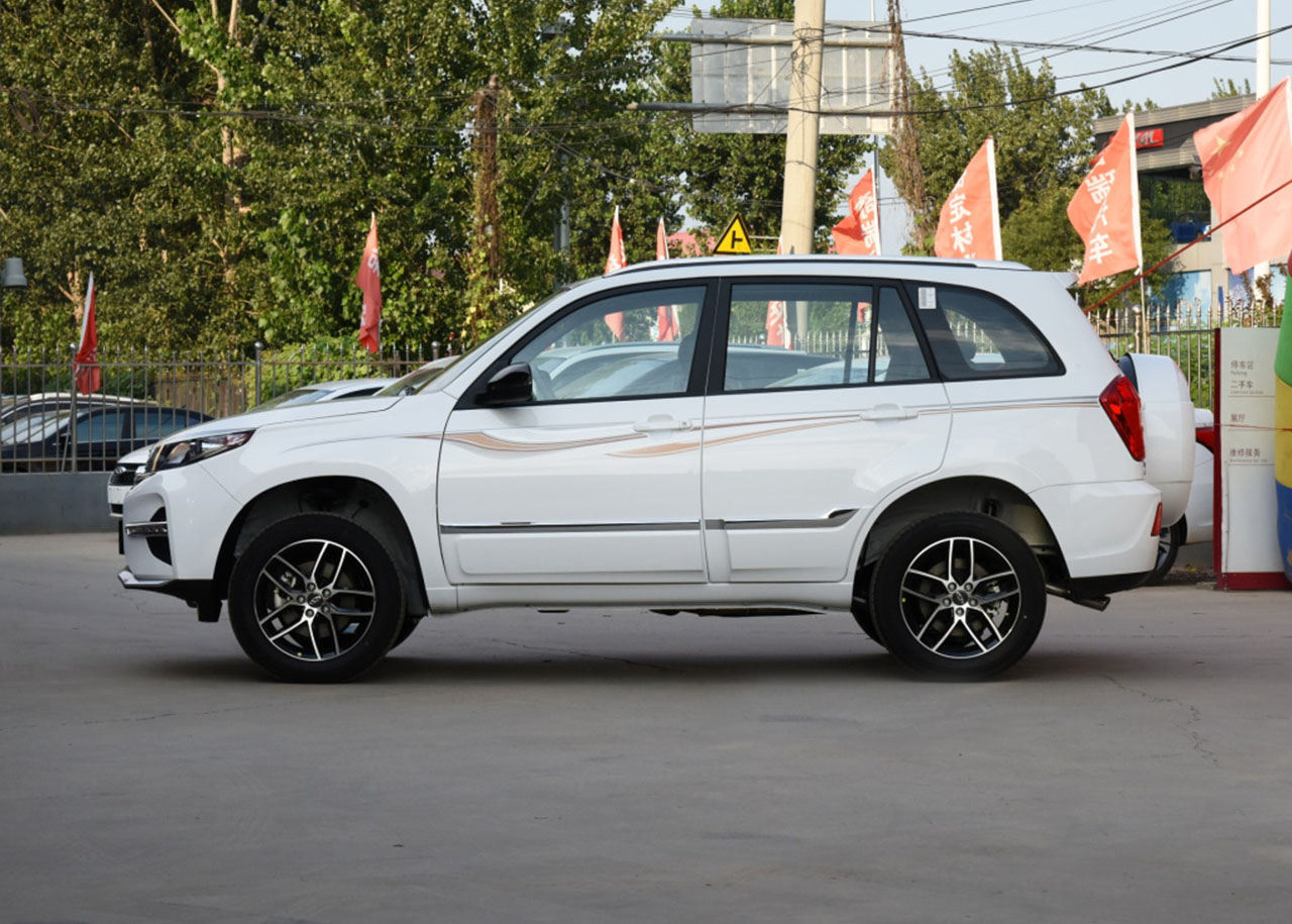 奇瑞瑞虎3有时尚版型吗,奇瑞瑞虎3和长安cs35plus哪个好