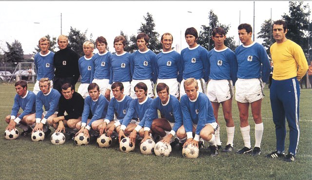 他是德国传奇球星，进球数仅次于盖德穆勒，江湖人称“倒钩之王”