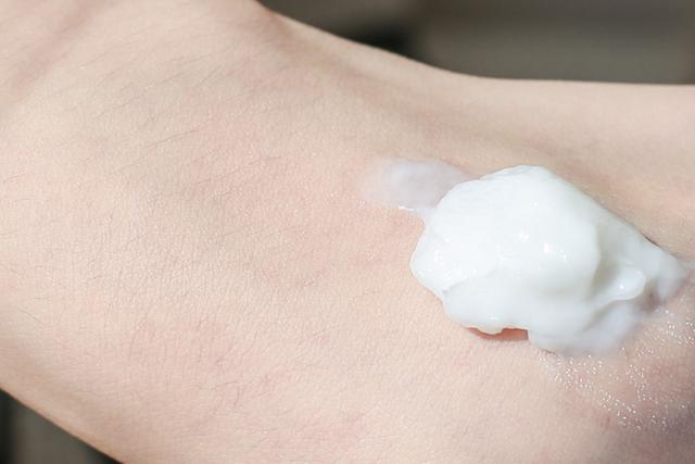 头发干枯毛躁打结用什么方法,解决头发干枯毛躁分叉发量少