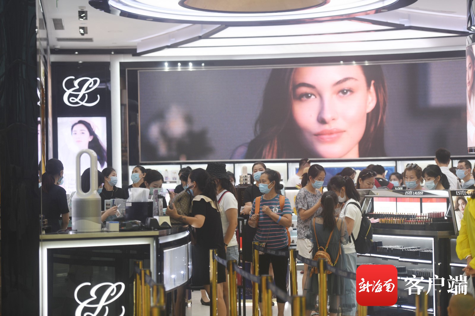 海南离岛免税新品上架高端酒类“路易十三”税后便宜七八千元