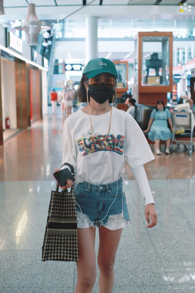 乃万惊艳的照片,乃万现身机场视频