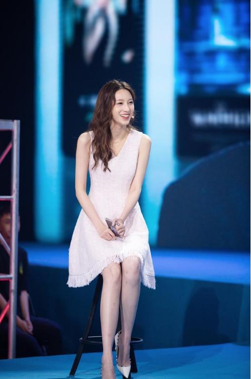 央视主持马凡舒的成名之路,央视第一美人马凡舒工作照