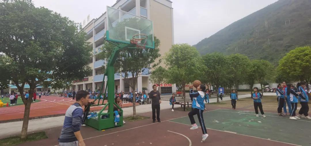 向日葵、比卡丘,嗨翻桐梓这些学校