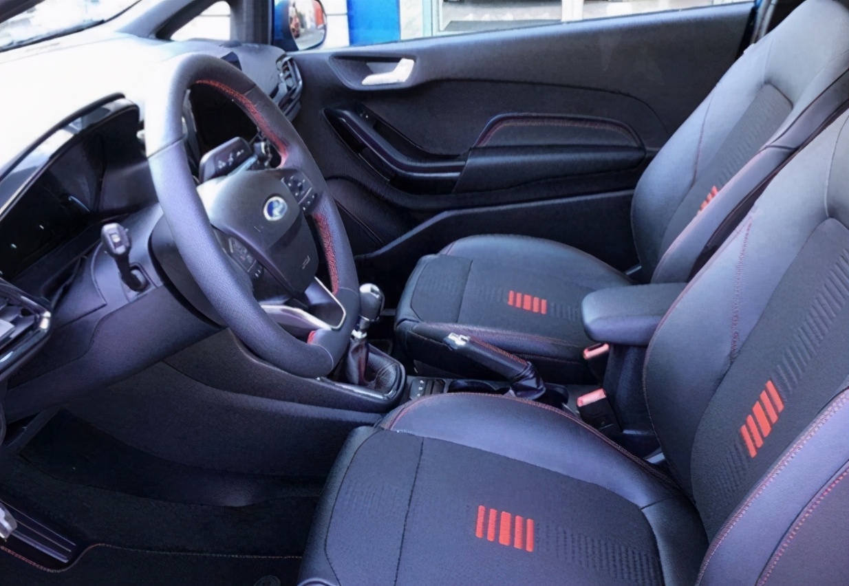 本田飞度1.5马力,福特嘉年华本田飞度