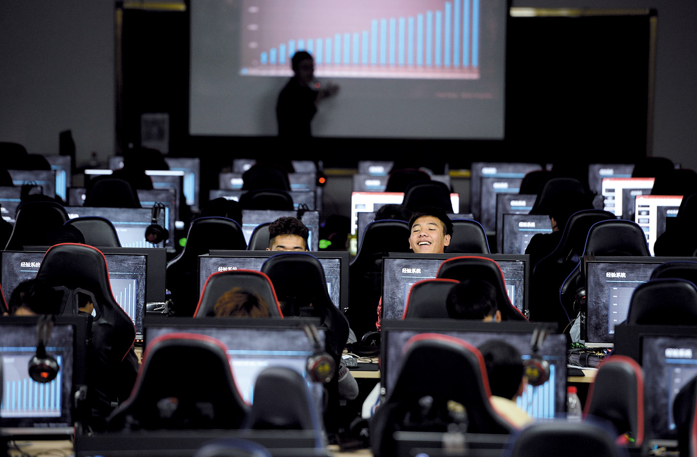 蓝翔电竞哪个专业好学,蓝翔电子竞技培训