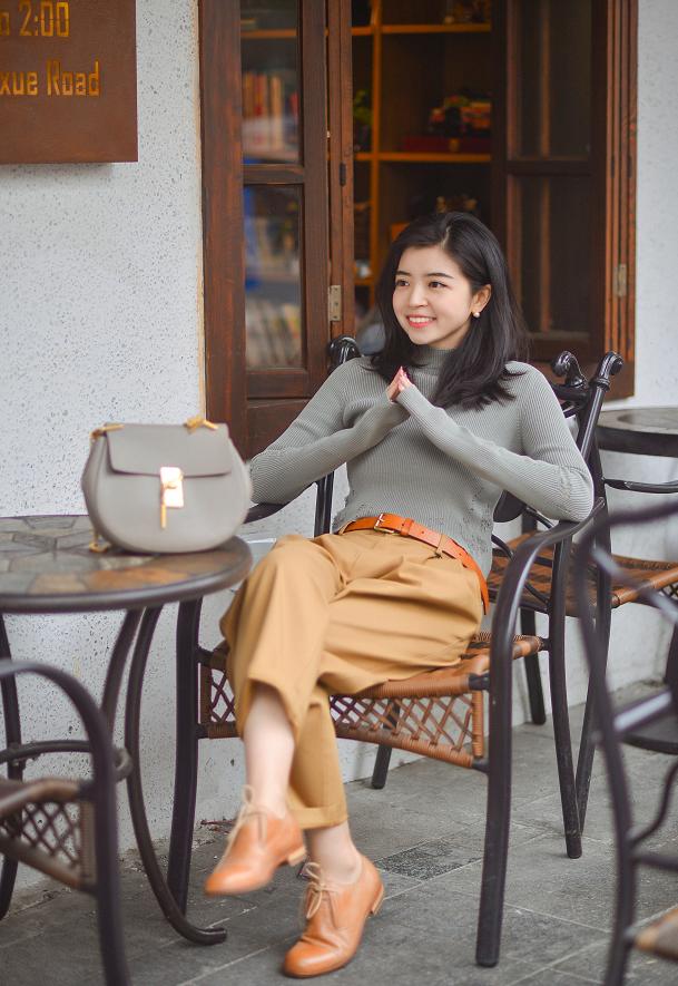 肩宽的女生应该穿什么类型的衣服,肩宽的女生选礼服