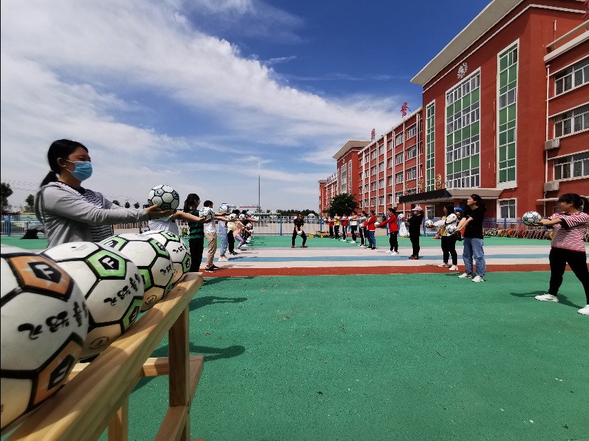 劳店镇中心幼儿园：开园在即教师足球培训先行