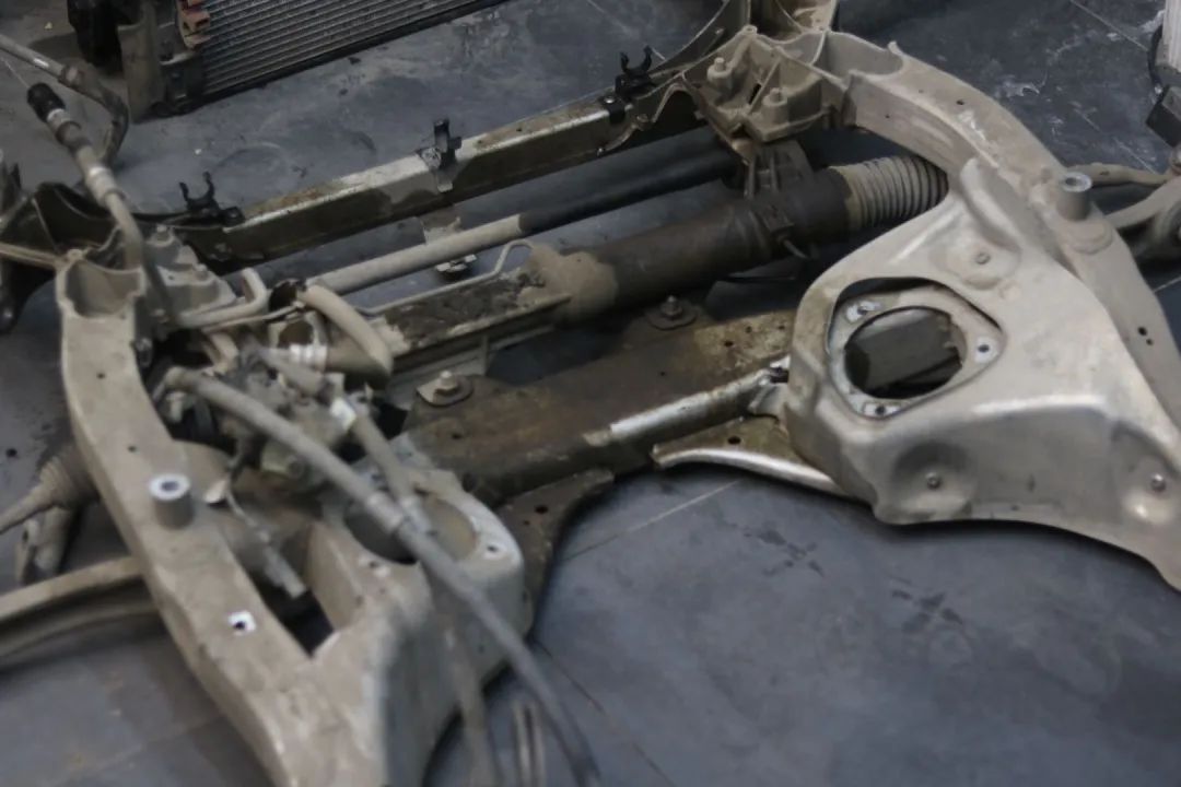 怪兽修车:翻新一辆11年破烂不堪的宝马GT,车况不忍直视