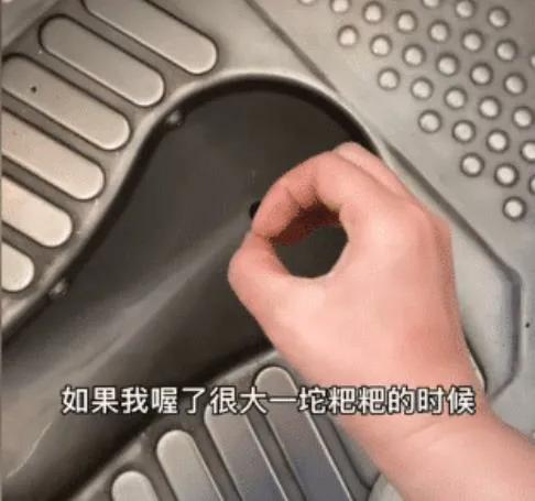 火车厕所下面是个洞,火车厕所有洞