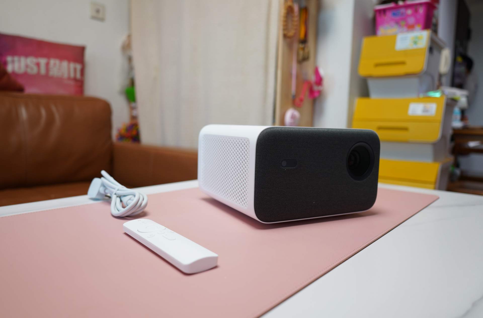 小客厅投影仪安装设计,客厅装个幕布不装投影仪