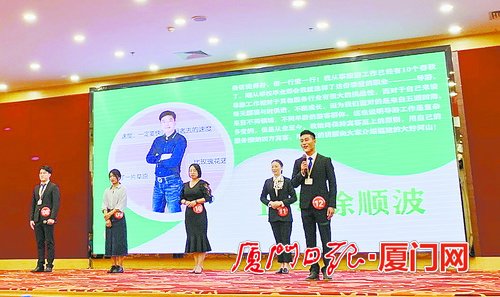 比讲解拼服务考应变导游秀出十八般武艺