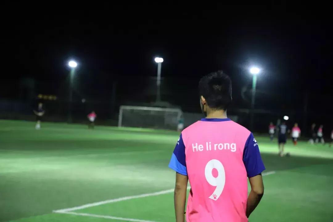 丽江人为什么喜欢踢足球,丽江人都喜欢踢足球