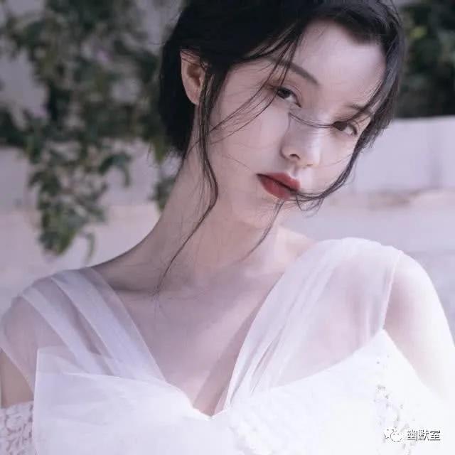 男女朋友睡一个房间，女的划了条线：过线的是*兽禽**