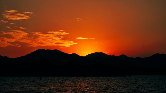 杭州西湖乌镇苏州南京上海攻略,天青色等烟雨乌镇旅游