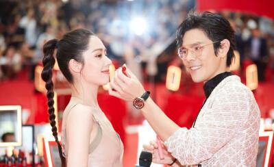 郭碧婷因生子获12亿豪宅，现在疑似怀二胎，她如何成为港娱太子妃