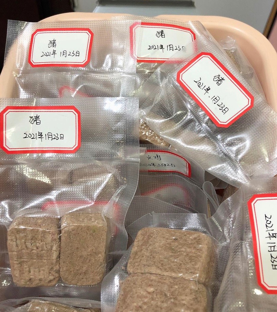 猫粮有必要喂进口的吗,猫吃进口猫粮好还是国产的好