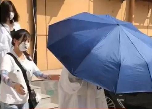 杨幂被*拍偷**裙底,他们还说“是她裙子太短”