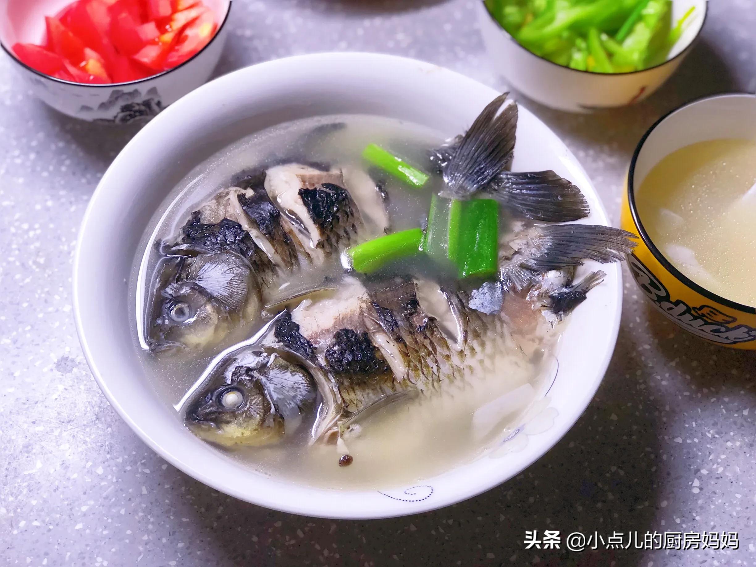 怎么熬出不腥的鲫鱼汤,熬鲫鱼汤不加猪油会不会白