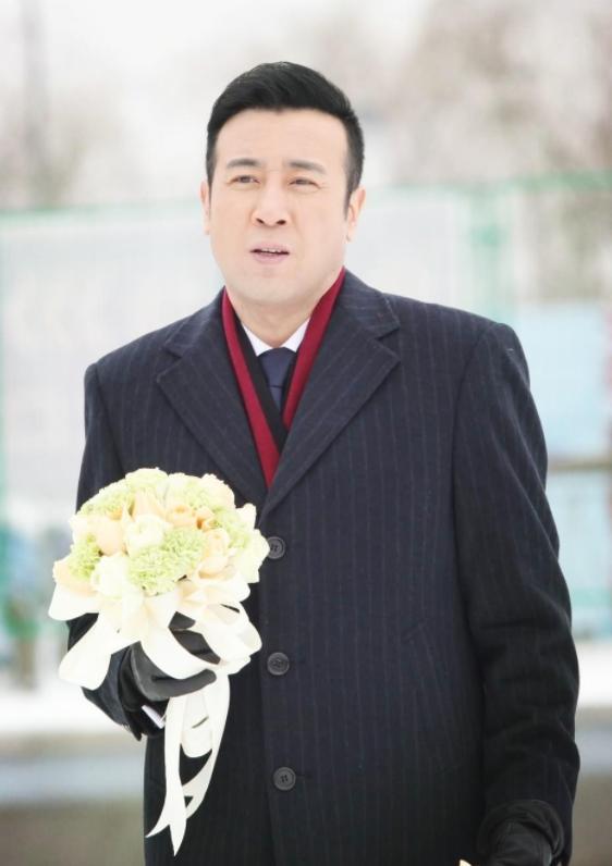 从小吃姐姐奶长大，46岁拿影帝火成老戏骨，被李雪健评价骨子里坏