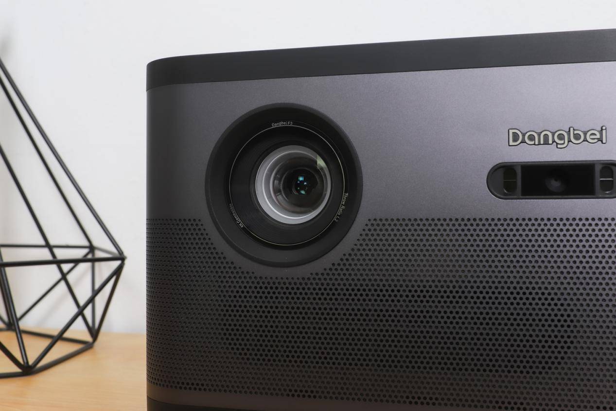 萌新扫盲贴:家用投影仪与商务投影仪的区别在那,别傻傻分不清