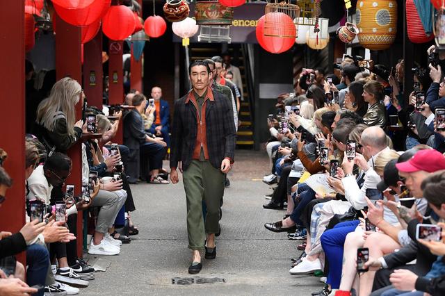 胡兵年轻的照片,胡兵年轻照片