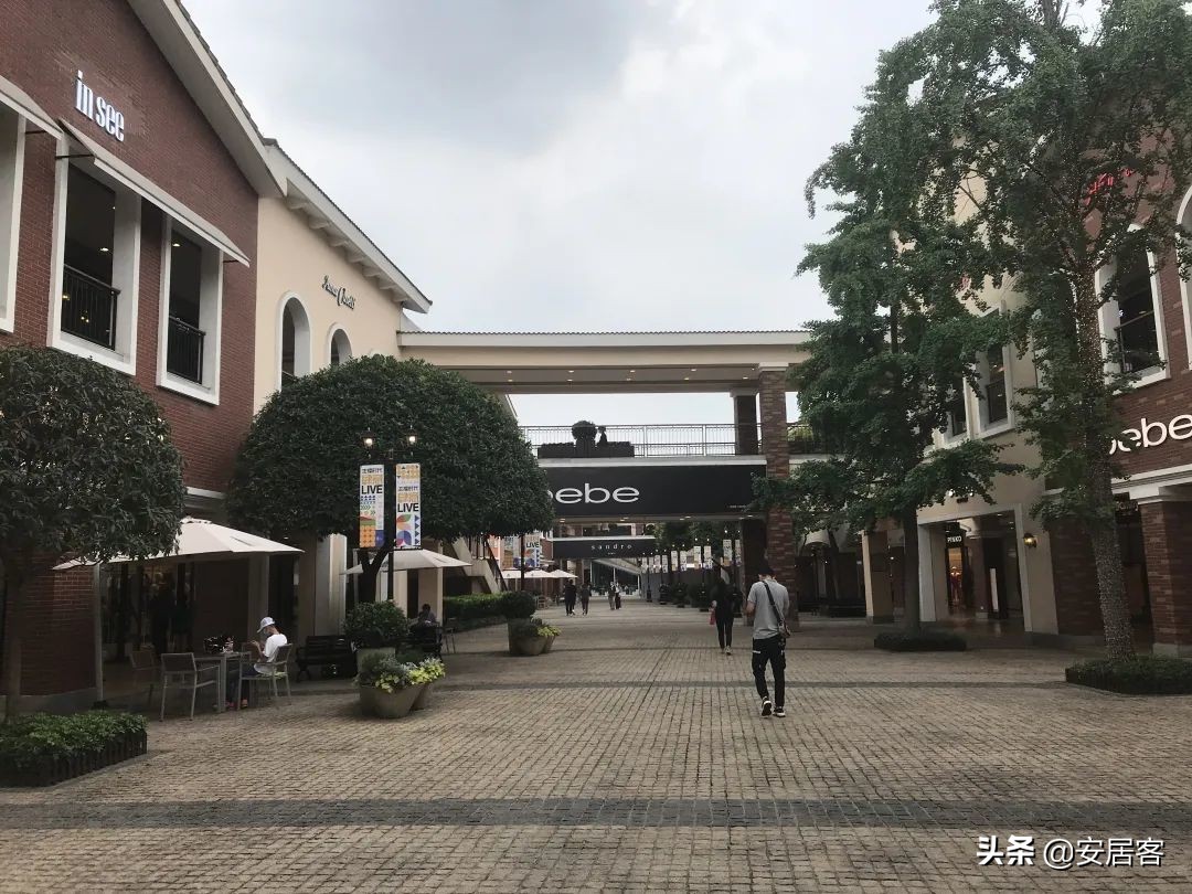 奥特莱斯购物中心早期以什么取胜,商业地产奥特莱斯