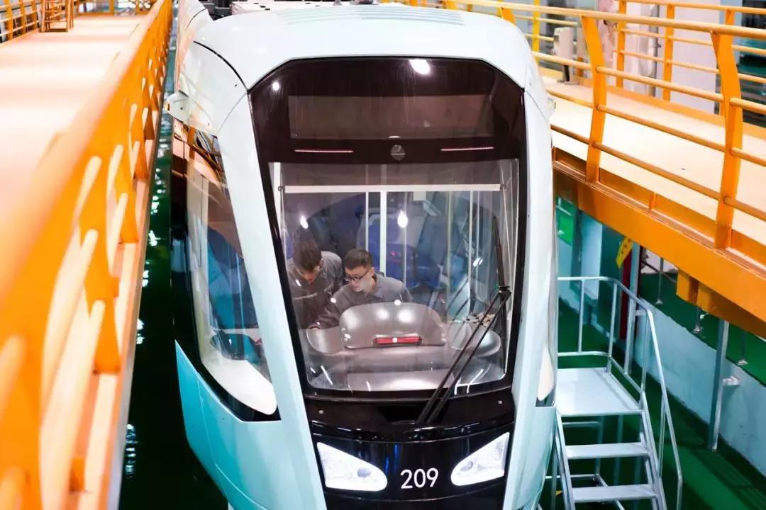 有轨电车蓉2号线驾驶员,成都蓉2号有轨电车司机